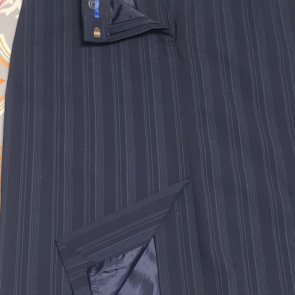 Isaac Mizrahi Pinstripe‎ Career Pencil Skirt Size 12 - fits like size 10 - Picture 8 of 8